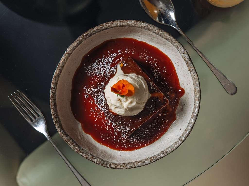 Radisson Blu Hotel, Bond Street